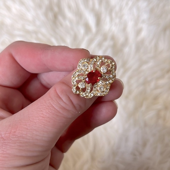 Red Stone Oversized Ring, Costume Jewelry, Rhinestoned Gold Ring size 8 - Picture 5 of 5